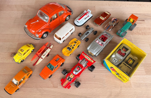 Riesiges vintage spielzeugauto - riesiges,
